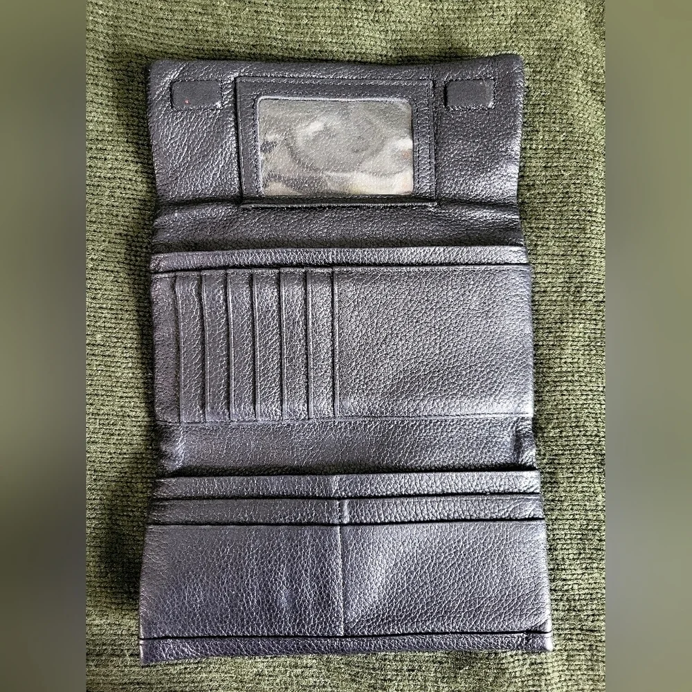 Brighton - Elegant Black Leather Wallet